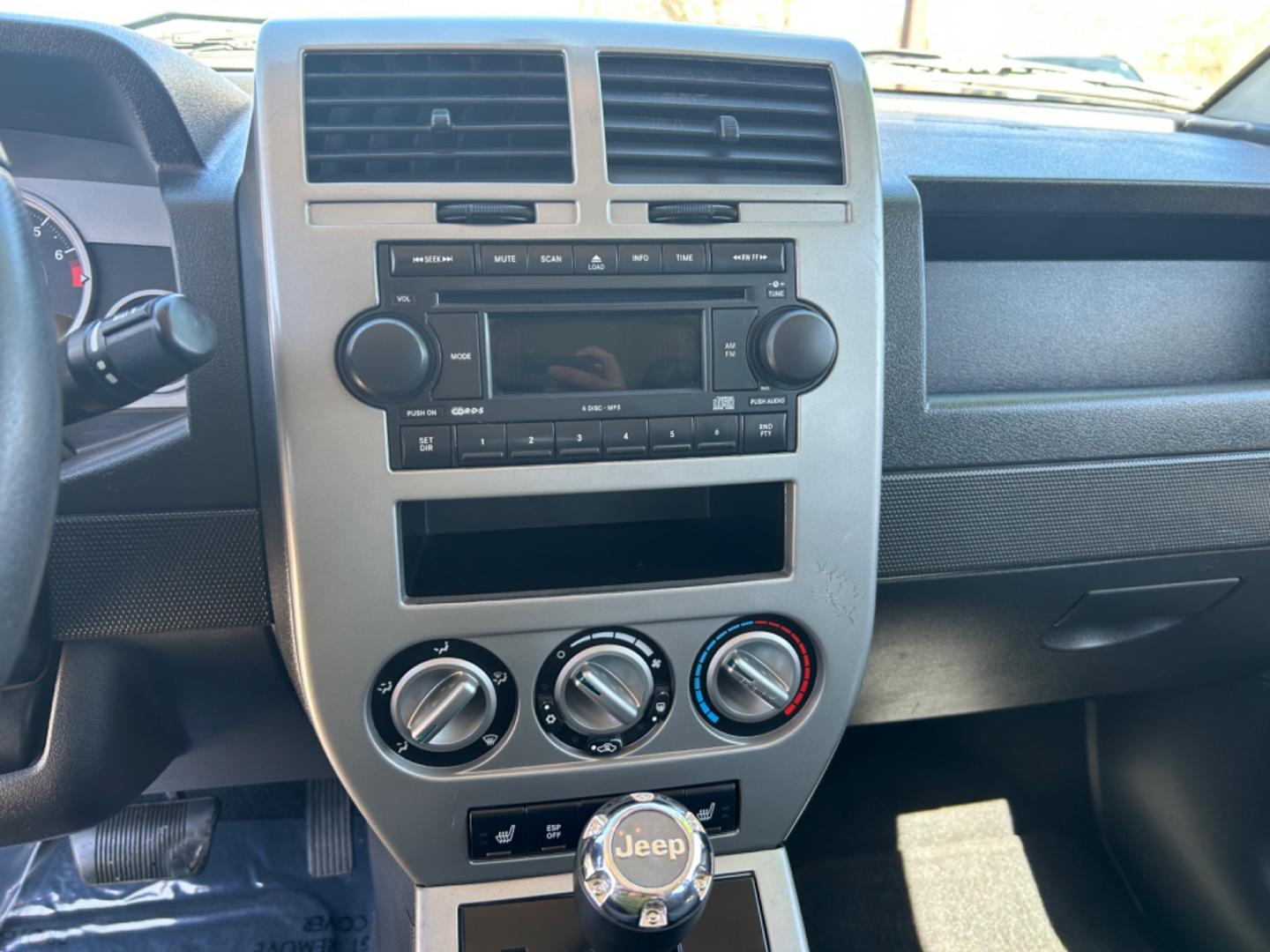 2007 /Gray JEEP COMPASS SPORT (1J8FF47W17D) with an 2.4L engine, 5-Speed Manual transmission, located at 3030 CY Ave, Casper, WY, 82604, (307) 265-3830, 42.827816, -106.357483 - Photo#13